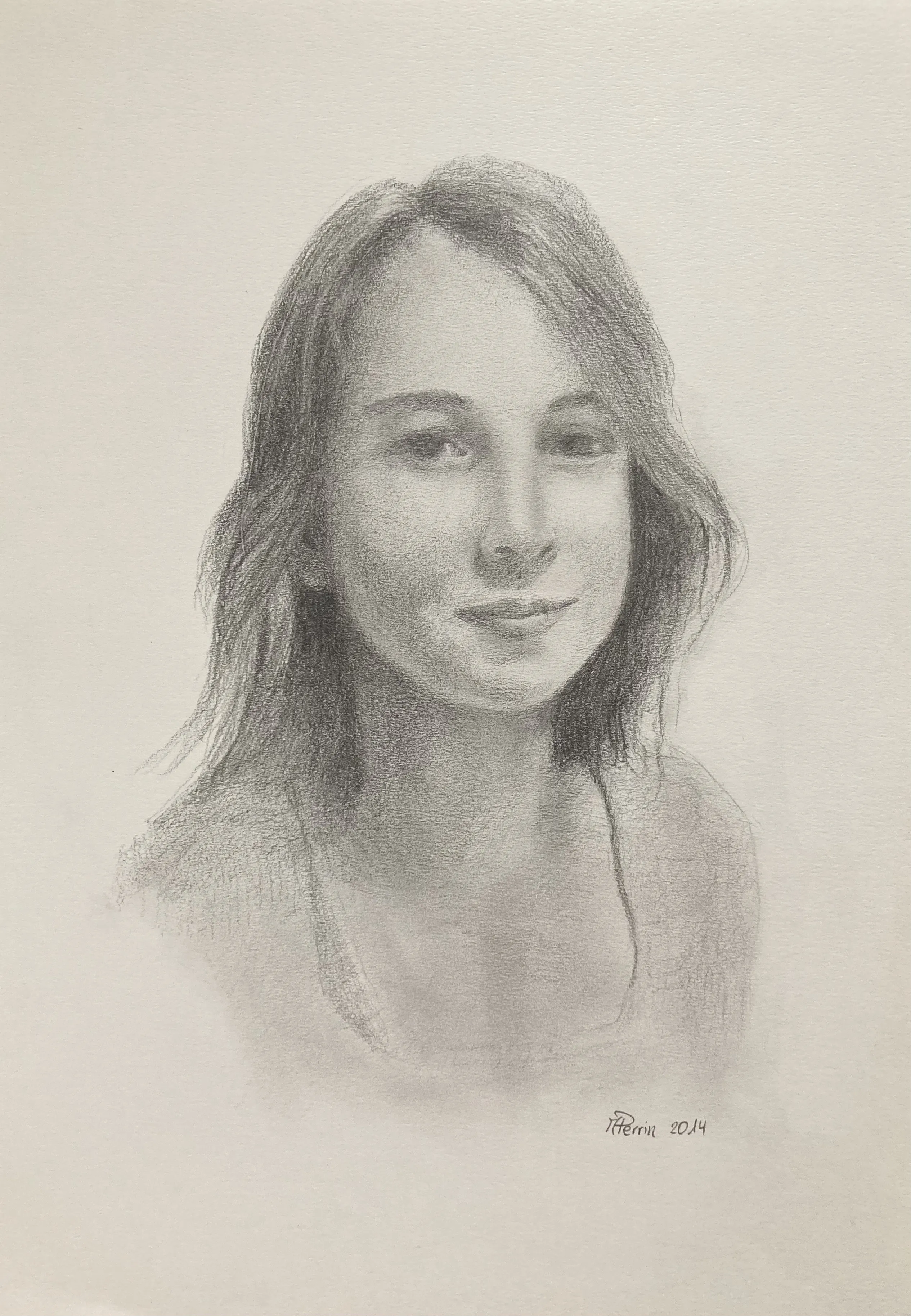 Portrait d'une jeune fille souriante, crayon sur papier